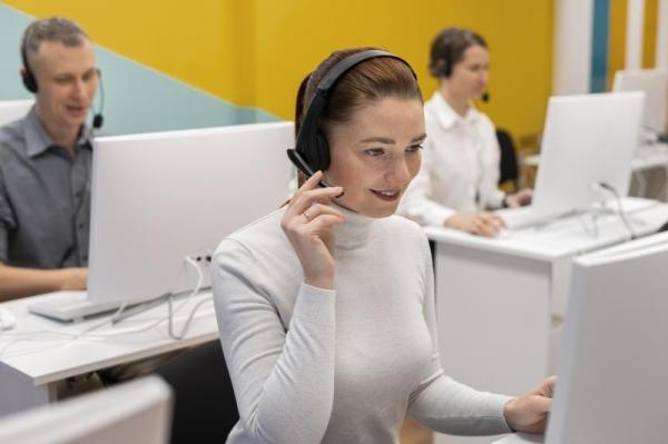 Obligacions de les empreses de serveis: Han d'oferir un número de contacte humà?