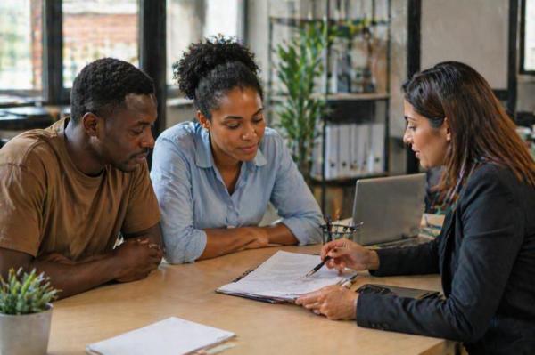 És necessari el contracte de treball per a la regularització extraordinària?